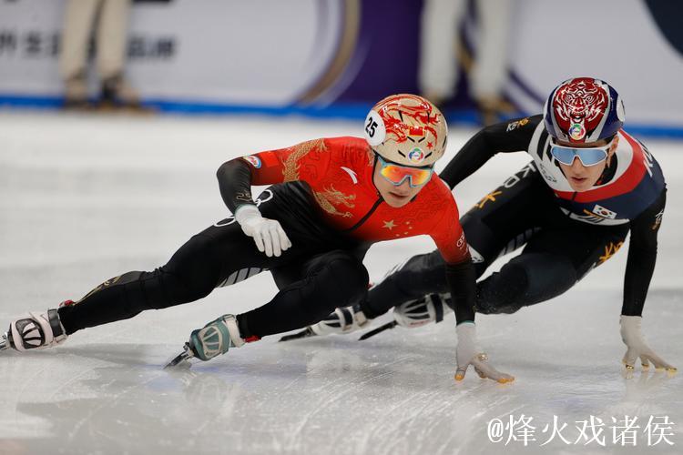 短道速滑世巡赛:中国队领跑晋级男子5000米接力半决赛 短道速滑世巡赛:中国队领跑晋级男子5000米接力半决赛
