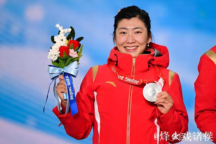 徐梦桃与孙佳旭摘得自由式滑雪空中技巧世界杯年度总冠军 徐梦桃与孙佳旭摘得自由式滑雪空中技巧世界杯年度总冠军