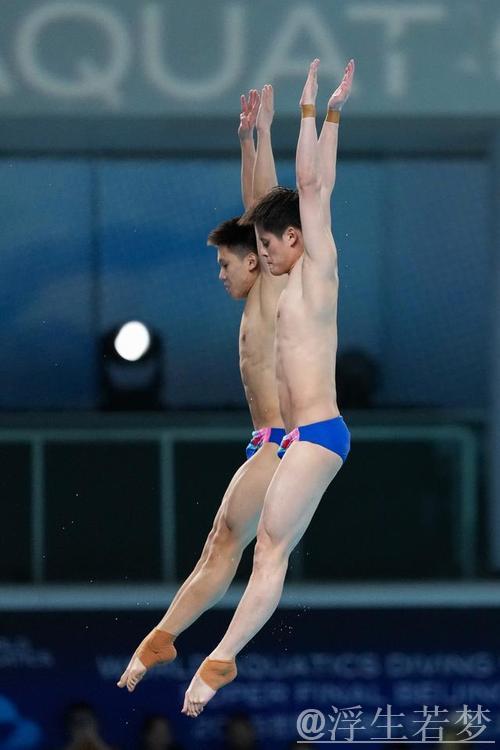 跳水世界杯总决赛：朱子锋男子10米跳台精彩表现