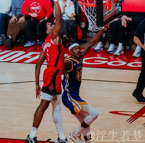 火箭快速反击 阿门接球拉杆精彩上篮 火箭快速反击 阿门接球拉杆精彩上篮